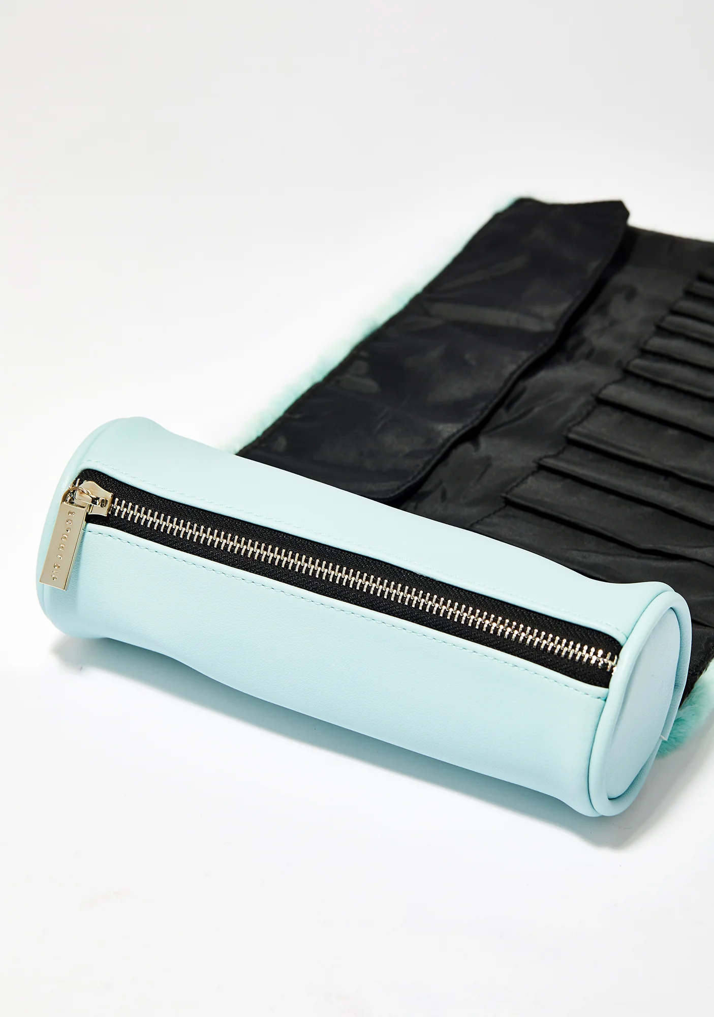 Icy Fur Makeup Roll - Image 4
