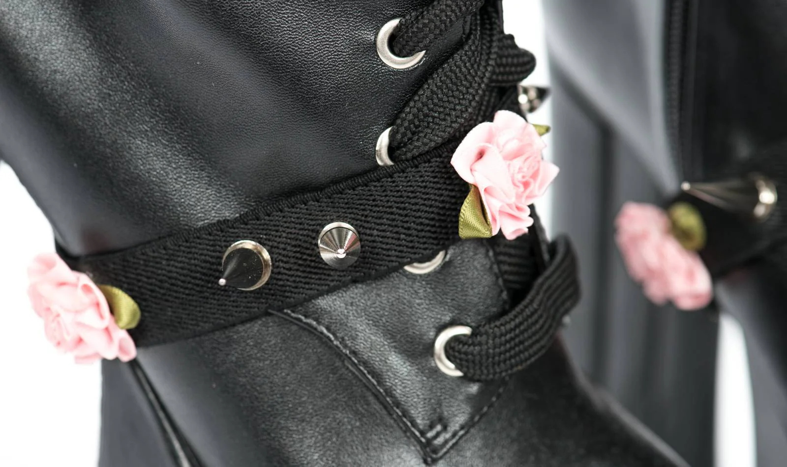 Spikes and Flower Shoe Garter - Pink - Image 19