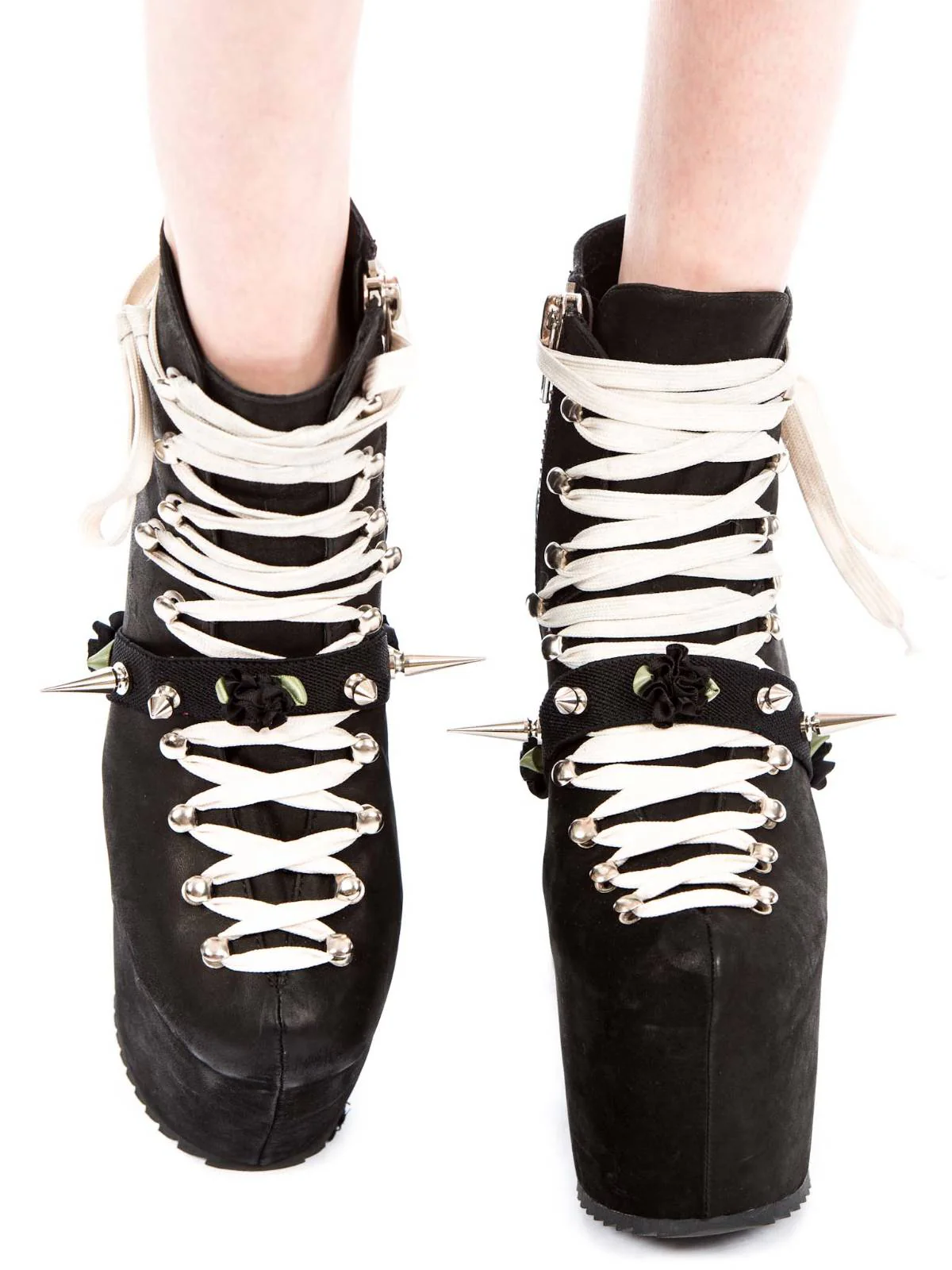 Spikes and Flower Shoe Garter - Light Purple - Image 4